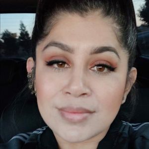 Meet your Posher, Connie